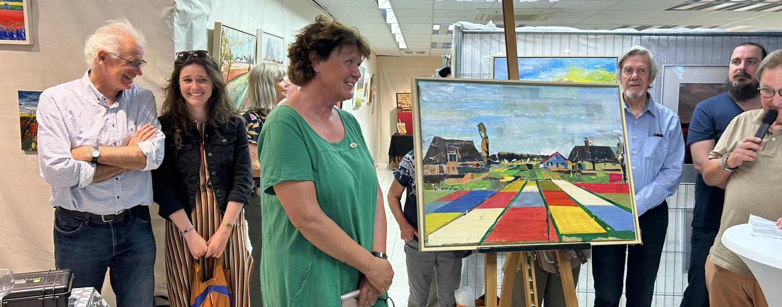 Hetty Rijs.jpg Hetty met een van haar werken